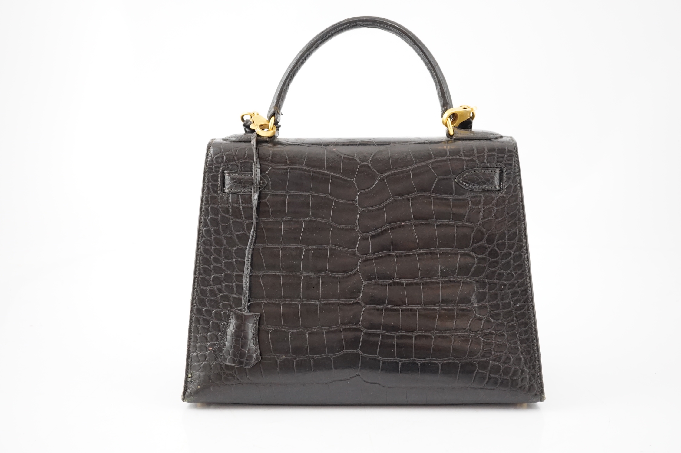 A vintage 1960's Hermès 28 Kelly in black alligator with gilt metalware, height 21cm, top of handle 31cm, width 29cm, depth 12cm